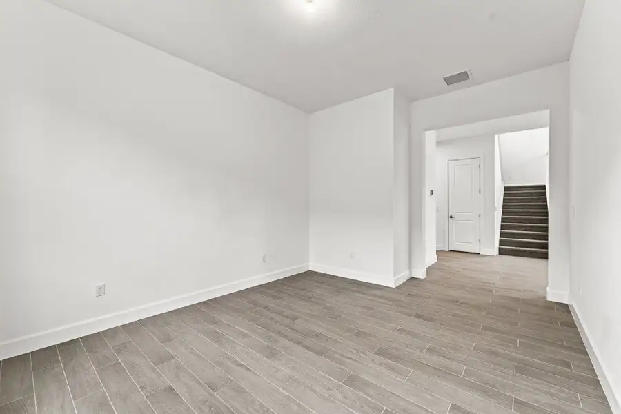 Spacious, unfurnished interior of a new home in Tradition, Port St. Lucie (Image 8).