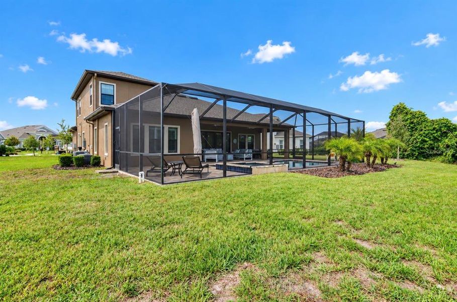 Exterior details and patio area of a home in , Apollo Beach (Image 28).