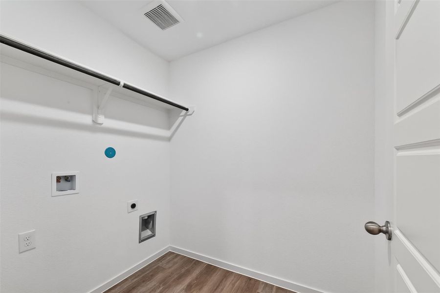 Spacious, unfurnished interior of a new home in Rollingbrook Estates, Baytown (Image 32).