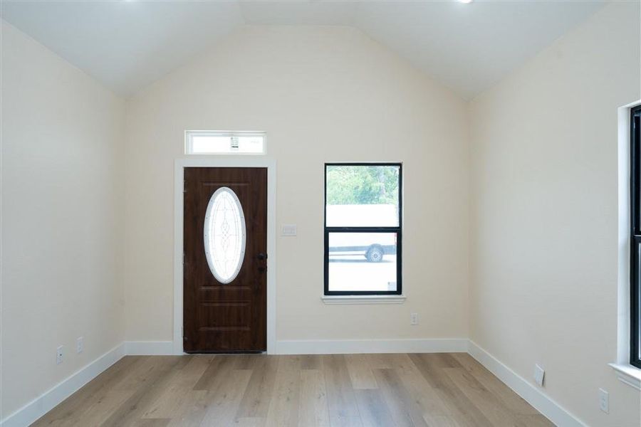 Spacious, unfurnished interior of a new home in , Dallas (Image 20).