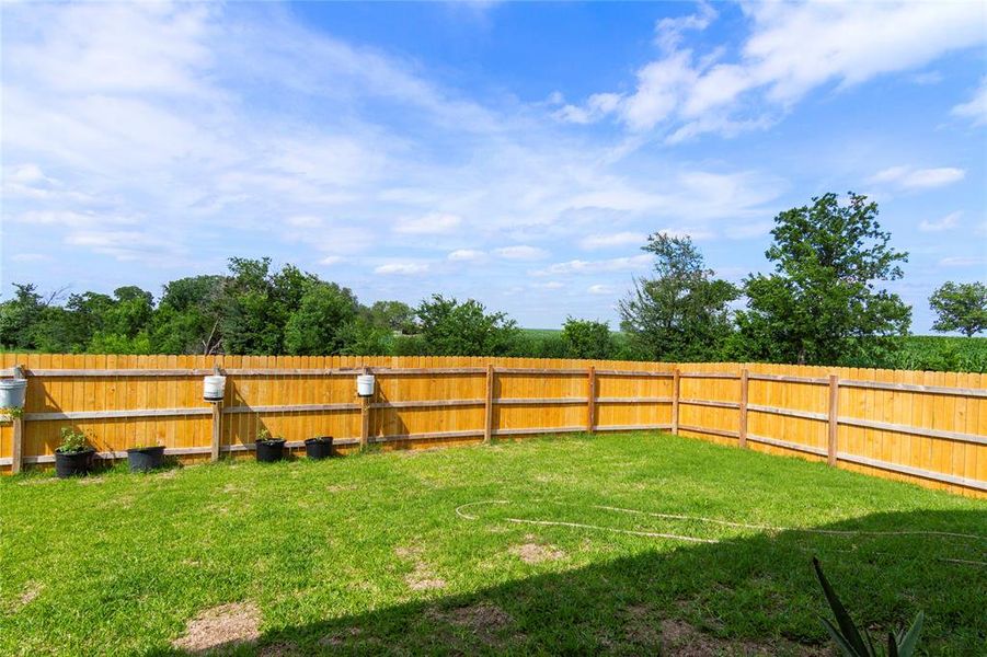 Exterior details and patio area of a home in Saddle Creek, Waco (Image 23).