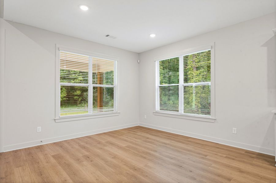 Representative unfurnished interior of a home built from the Albany by Grant & Co in Walker Farms, Bartlett (Image 34).