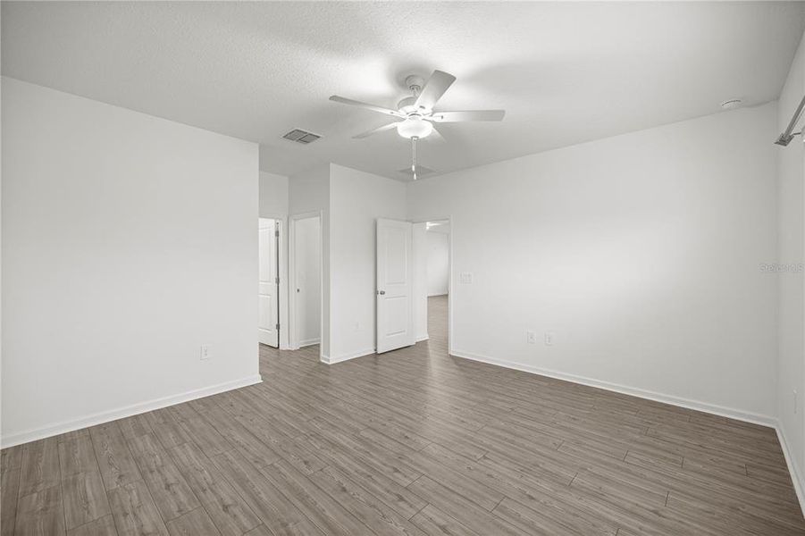 Spacious, unfurnished interior of a new home in , Ocala (Image 7).