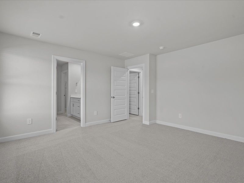 Spacious, unfurnished interior of a new home in Village at White Pine, Pendleton (Image 15).