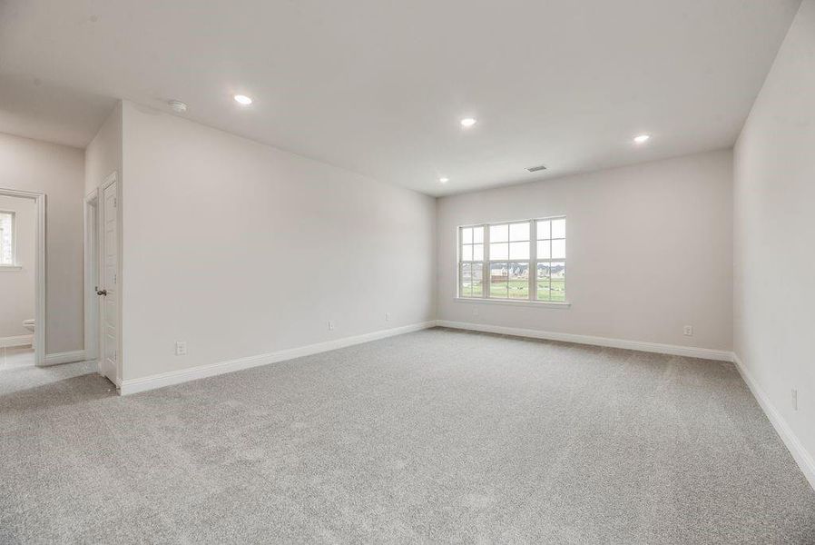 Spacious, unfurnished interior of a new home in Spiritas Ranch, Little Elm (Image 35).