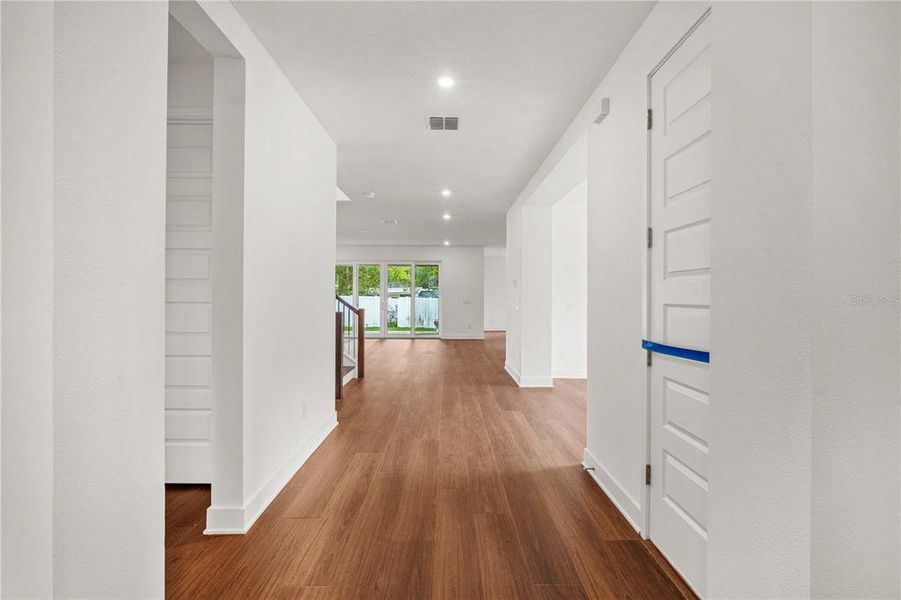 Spacious, unfurnished interior of a new home in , Tampa (Image 29).