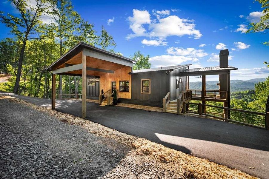 Exterior details and patio area of a home in , Blue Ridge (Image 37).