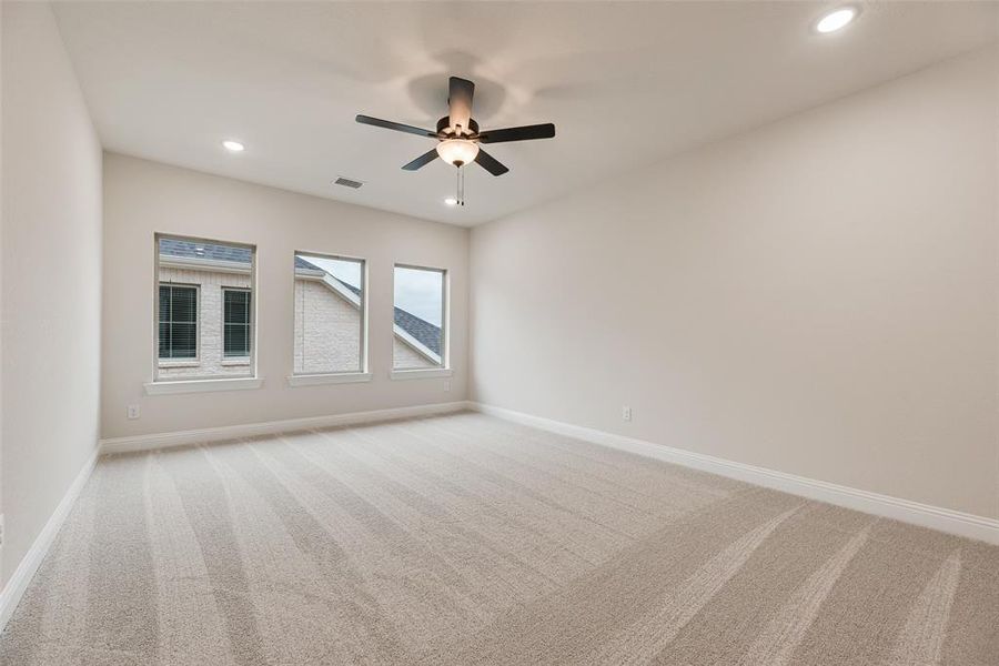 Spacious, unfurnished interior of a new home in Villages of Creekwood, Frisco (Image 30).