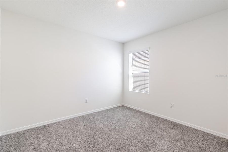 Spacious, unfurnished interior of a new home in Magnolia Pointe, Umatilla (Image 23).