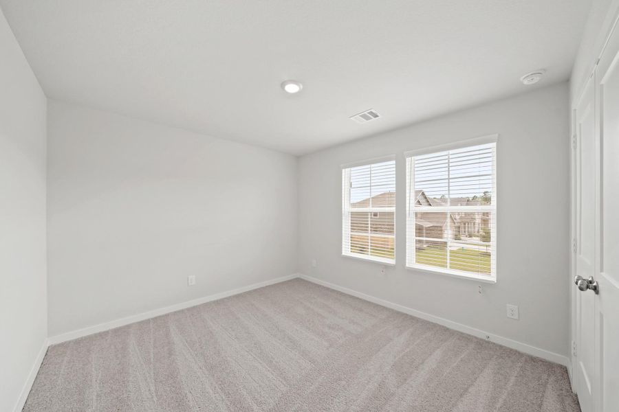 Spacious, unfurnished interior of a new home in Lakes at Black Oak, Magnolia (Image 12).