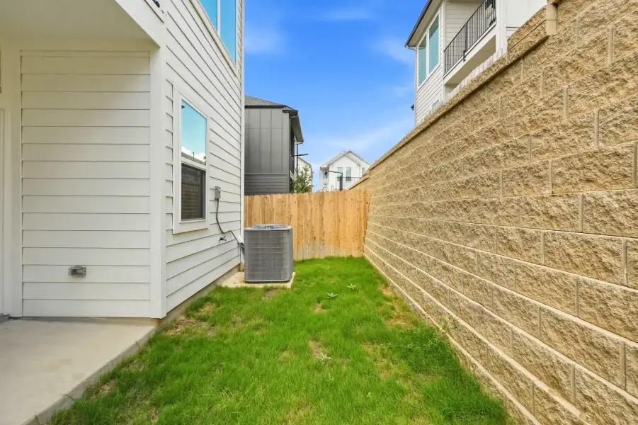 Exterior details and patio area of a home in Rose Hill, San Antonio (Image 24).