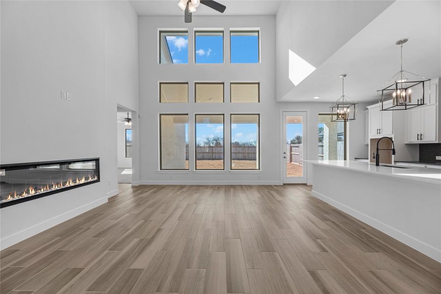 Representative image. Features, selections and colors may vary.