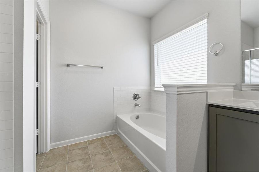 Furnished interior view inside a new home in Saddlebrook Estates, Waxahachie (Image 8).