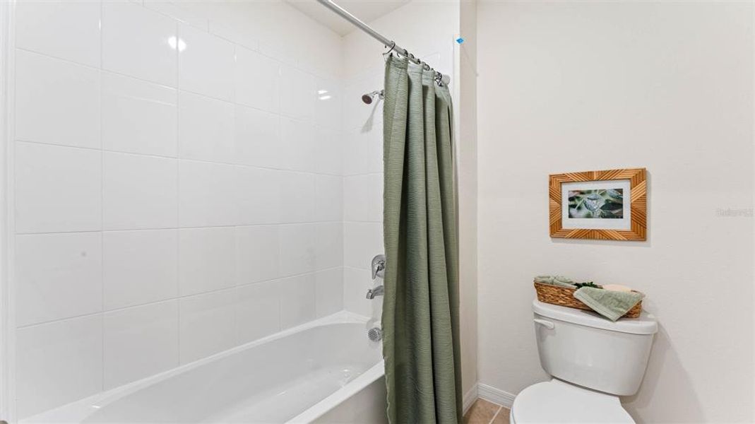 Furnished interior view inside a new home in Oak Leaf Preserve, New Smyrna Beach (Image 8).