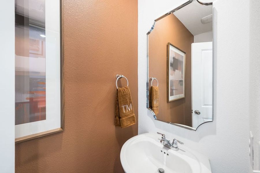 Representative furnished interior of a home built from the Kestrel by Taylor Morrison in Longview 40s, Del Valle (Image 26).