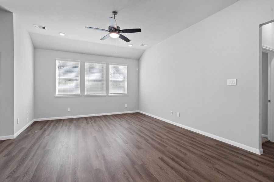 Spacious, unfurnished interior of a new home in Montgomery Ridge, Montgomery (Image 19).