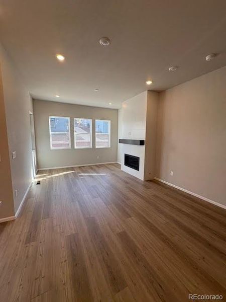 Spacious, unfurnished interior of a new home in , Golden (Image 9).