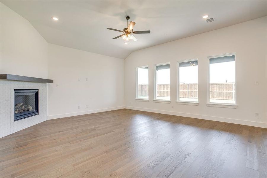 Spacious, unfurnished interior of a new home in Pecan Grove, Burleson (Image 31).