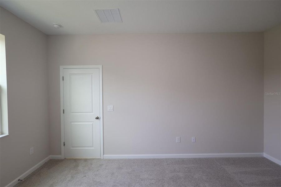 Spacious, unfurnished interior of a new home in Center Lake on the Park, St. Cloud (Image 6).