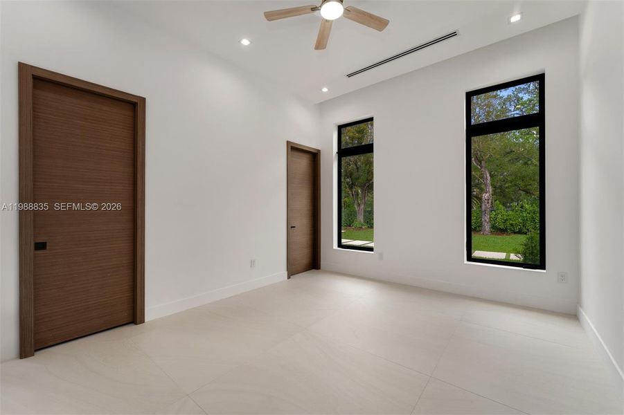 Spacious, unfurnished interior of a new home in , Miami (Image 17).