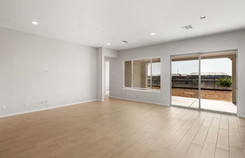 Spacious, unfurnished interior of a new home in Visara, Surprise (Image 19).