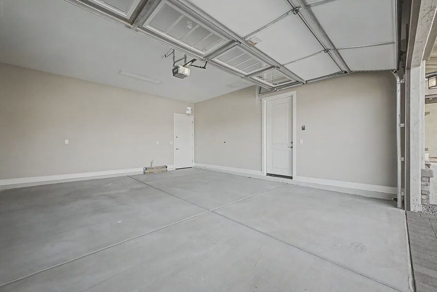 Spacious, unfurnished interior of a new home in Bellero Estates, Queen Creek (Image 27).