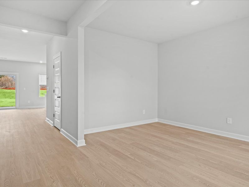 Spacious, unfurnished interior of a new home in Brayfield Manor - Signature Collection, Wellford (Image 12).