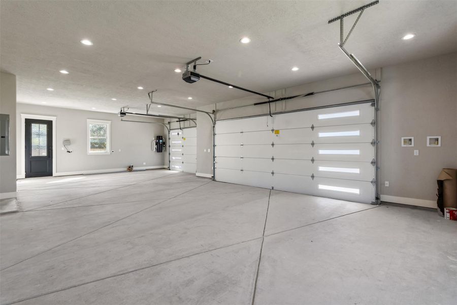 Spacious, unfurnished interior of a new home in , College Station (Image 36).