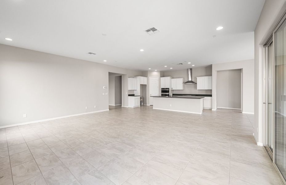 Spacious, unfurnished interior of a new home in Artisan at Asante, Surprise (Image 23).