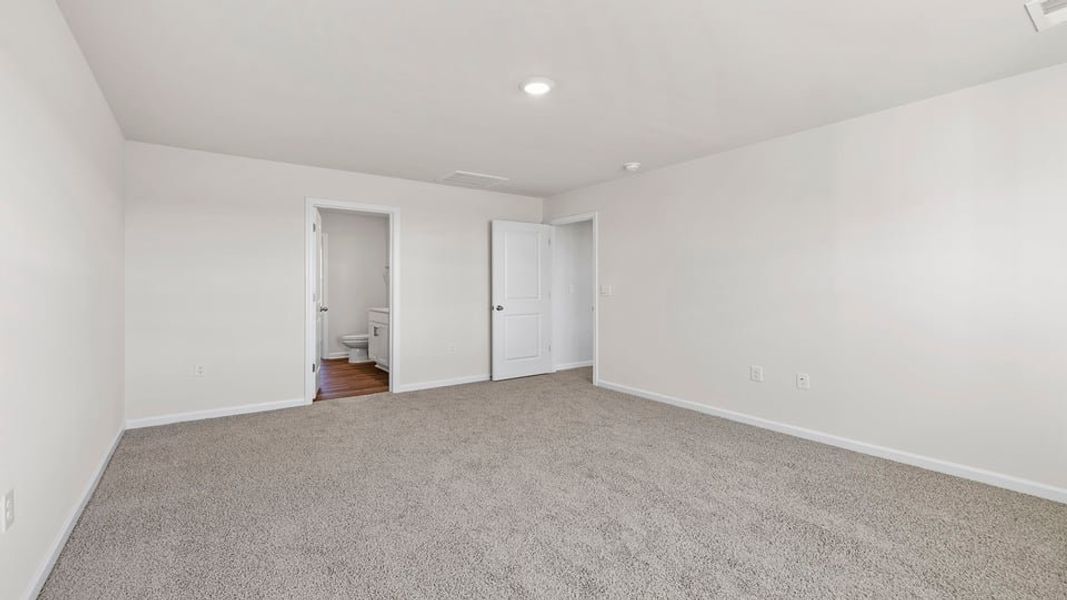 Spacious, unfurnished interior of a new home in Baxter Village, Boiling Springs (Image 30).