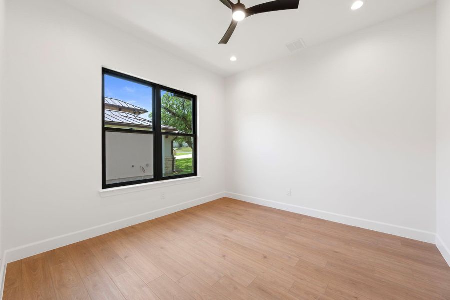 Spacious, unfurnished interior of a new home in , Horseshoe Bay (Image 29).