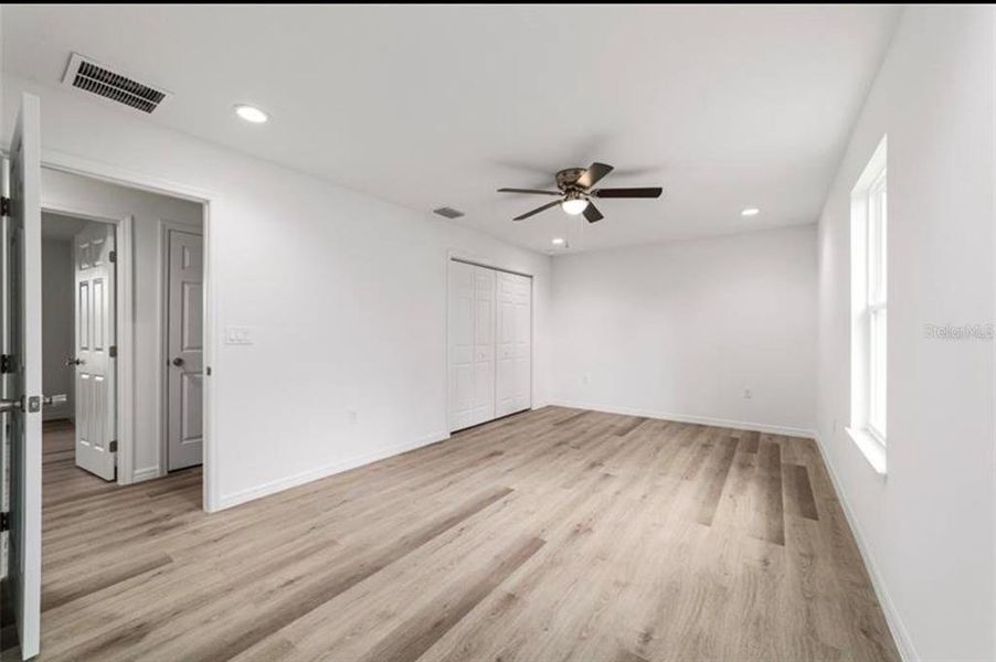 Spacious, unfurnished interior of a new home in , Silver Springs (Image 25).
