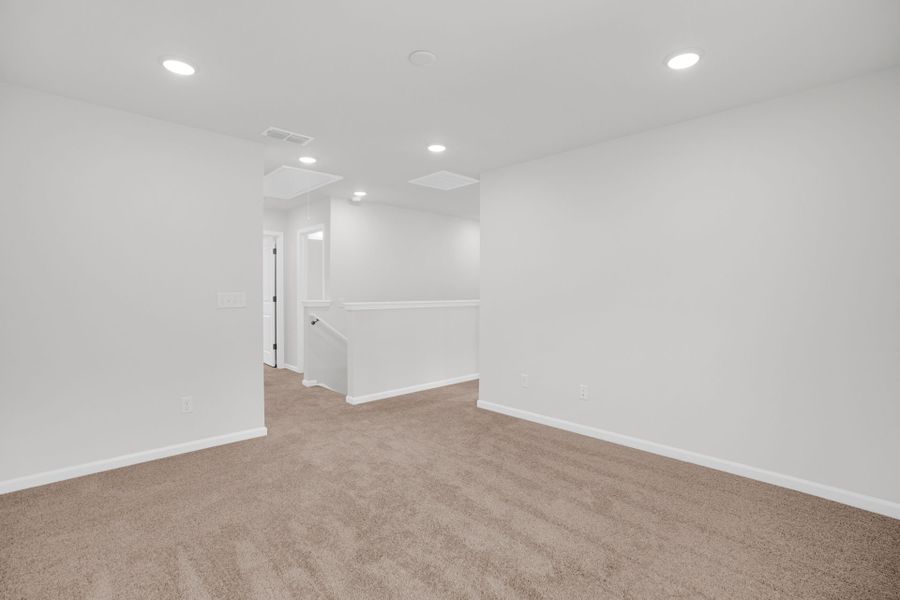 Spacious, unfurnished interior of a new home in Carriage Estates, Lexington (Image 16).