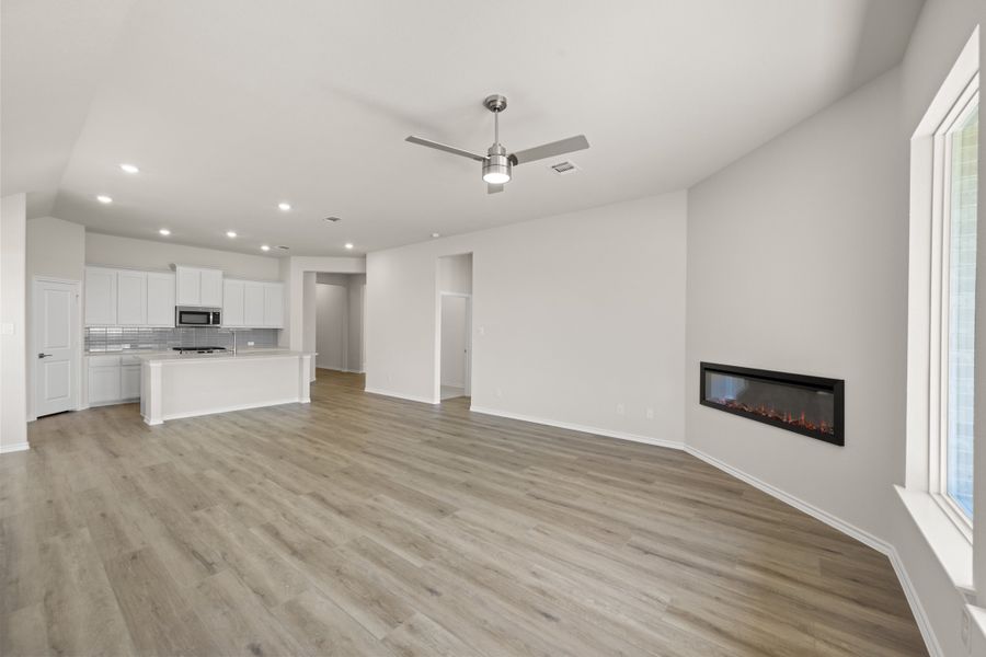 Spacious, unfurnished interior of a new home in Hunters Ridge, Crowley (Image 17).