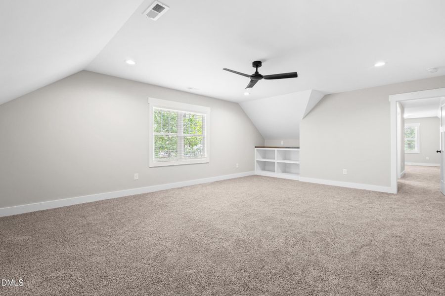 2nd FLOOR BONUS ROOM