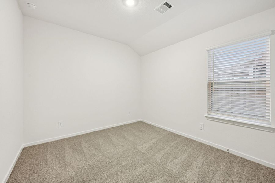 Spacious, unfurnished interior of a new home in , Conroe (Image 23).