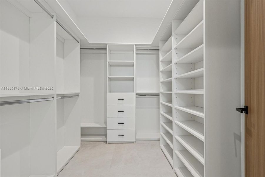 Spacious, unfurnished interior of a new home in , Miami (Image 16).