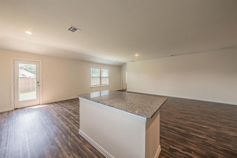 Spacious, unfurnished interior of a new home in Craftsman’s Corner, Cleburne (Image 21).