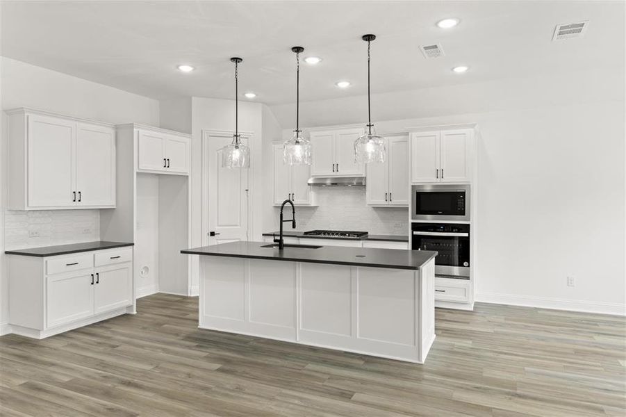 301 Onyx  Kitchen 3