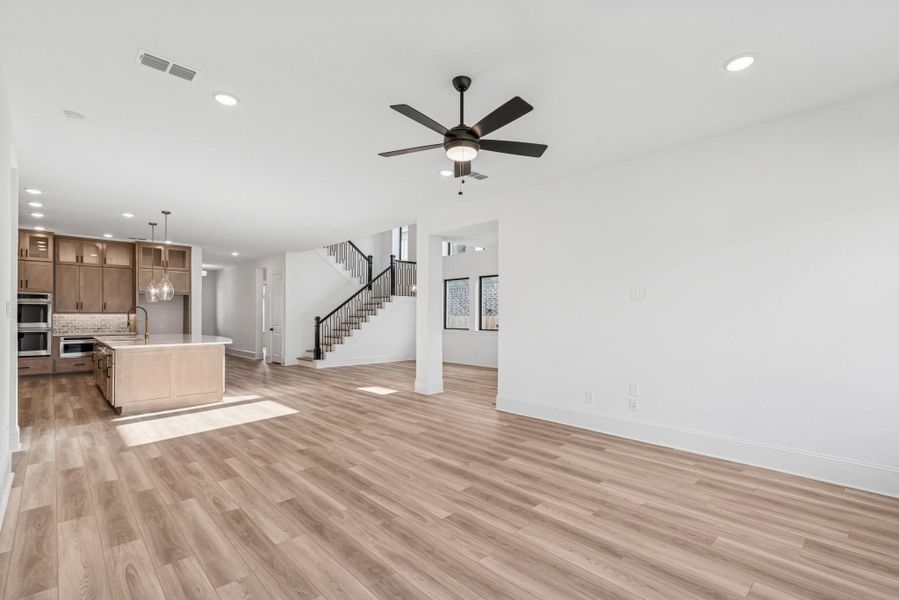 Spacious, unfurnished interior of a new home in The Meadows at Imperial Oaks, Conroe (Image 23).