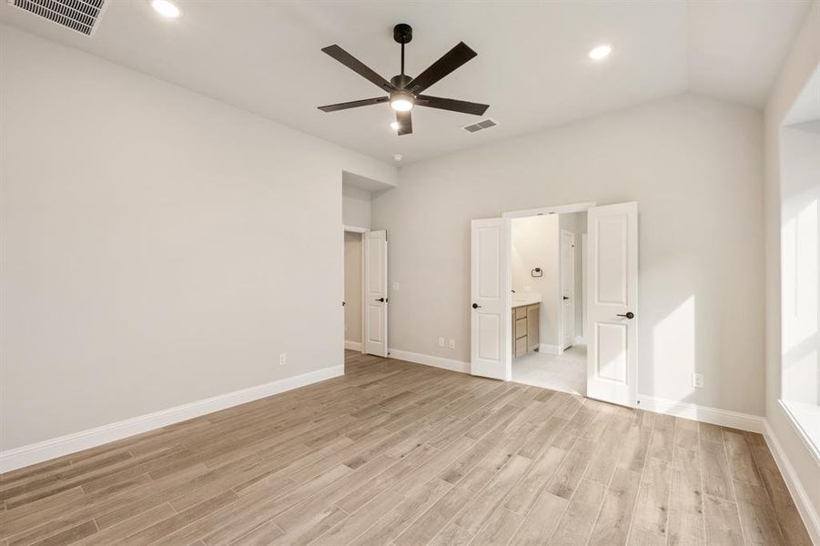 Spacious, unfurnished interior of a new home in Sonoma Verde, McLendon-Chisholm (Image 25).
