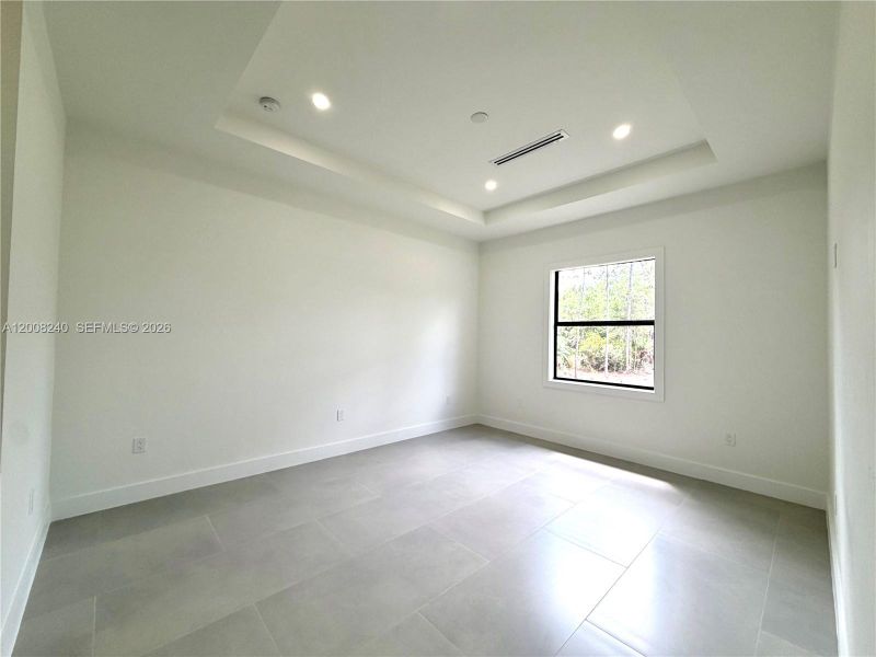 Spacious, unfurnished interior of a new home in , Naples (Image 32).