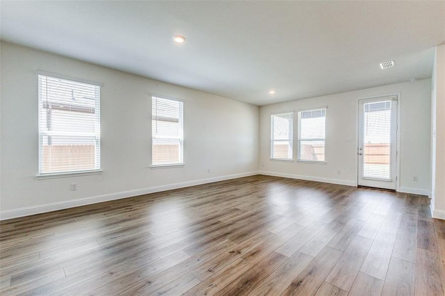 Spacious, unfurnished interior of a new home in Heartland, Heartland (Image 15).