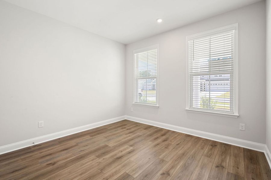 Spacious, unfurnished interior of a new home in Waterways, Richmond Hill (Image 59).