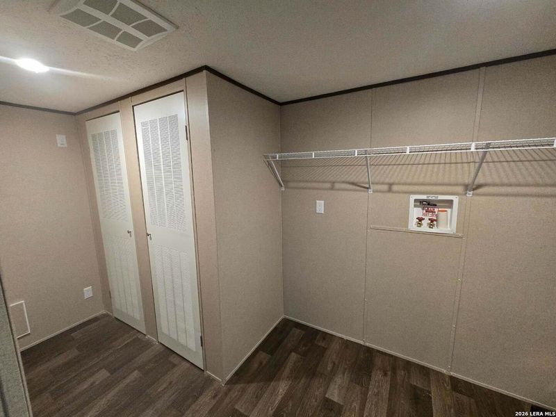 Spacious, unfurnished interior of a new home in , Canyon Lake (Image 9).