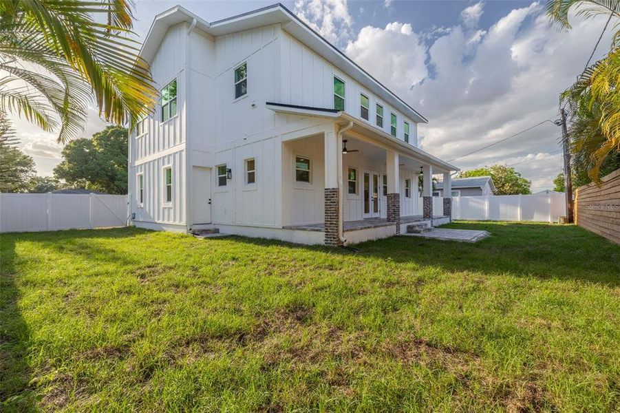 Exterior details and patio area of a home in , St. Petersburg (Image 29).