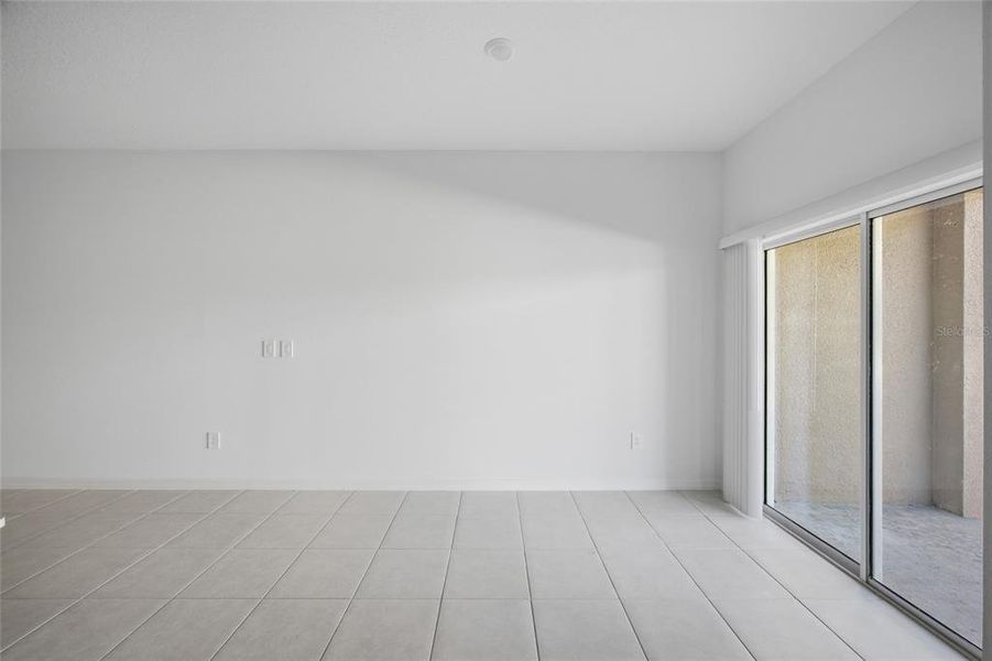 Spacious, unfurnished interior of a new home in , San Antonio (Image 15).