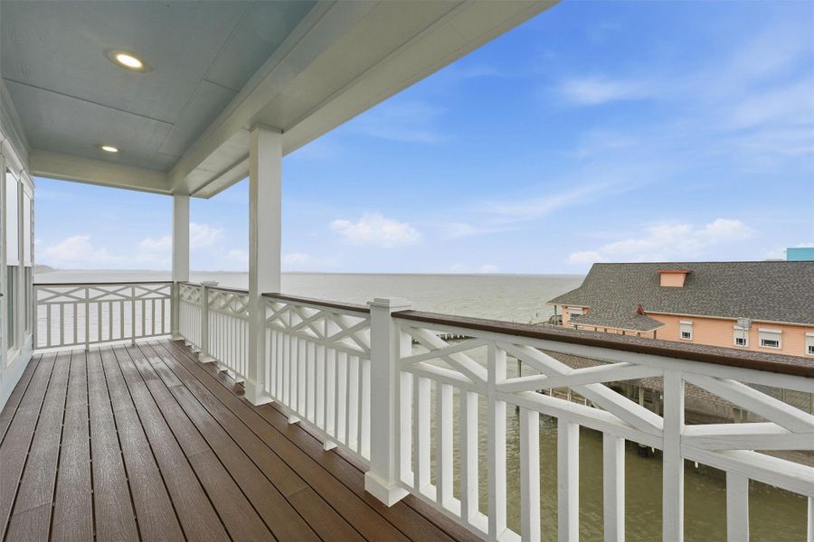 Exterior details and patio area of a home in , Tiki Island (Image 30).