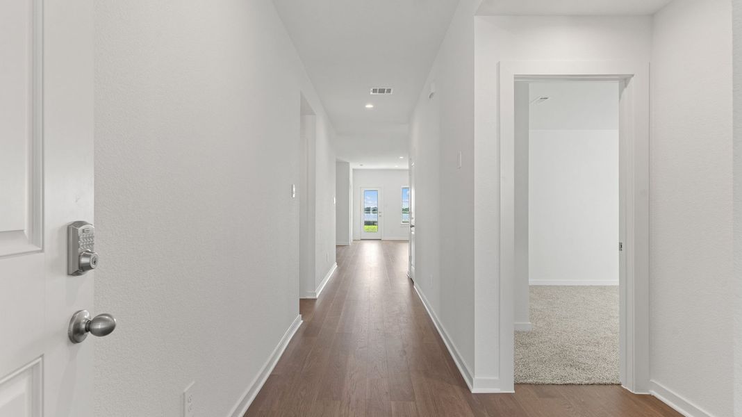 Spacious, unfurnished interior of a new home in Grand Cay Harbour, Texas City (Image 6). Spacious, unfurnished interior of a new home in Grand Cay Harbour, Texas City (Image 6).