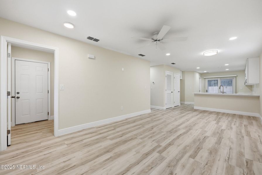 Spacious, unfurnished interior of a new home in , Jacksonville (Image 22).